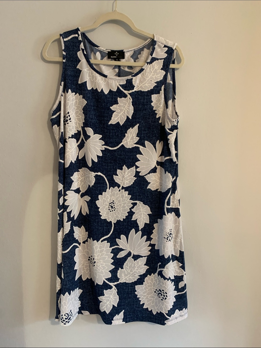 RONNI NICOLE Navy and White Floral Sleeveless Dress